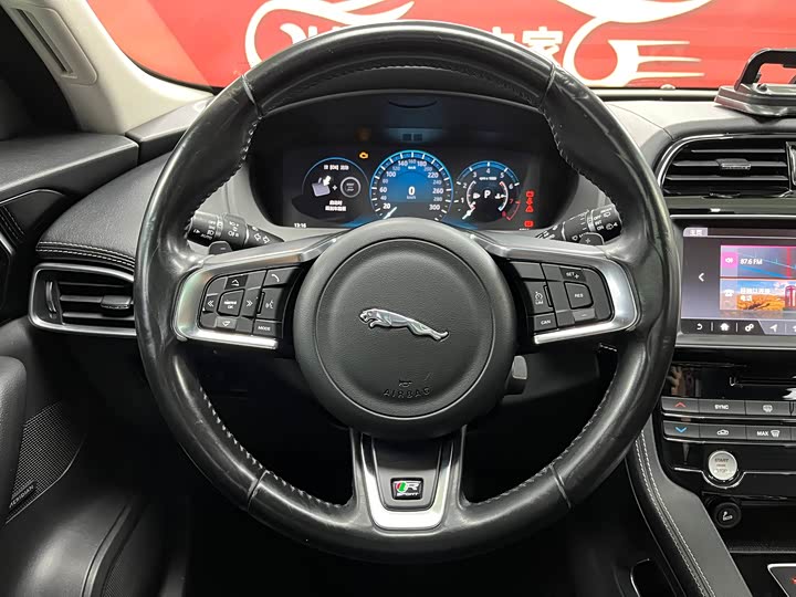 Jaguar F-PACE 2016 2.0 T 2 WDR-Sport — фото 11