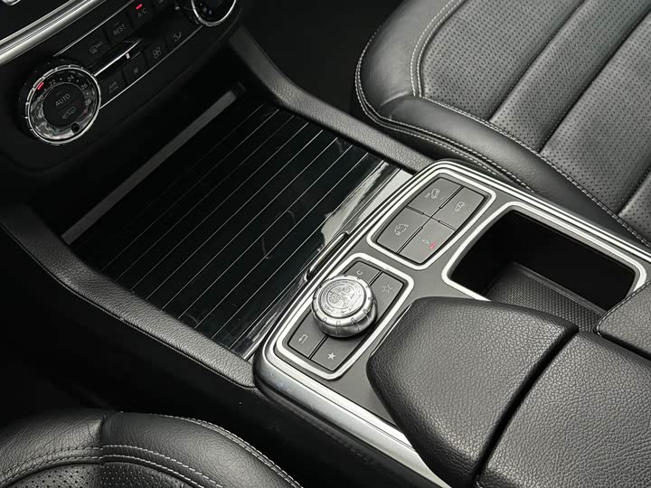 Mercedes-Benz M-Class 2015 AMG ML 63 — фото 12