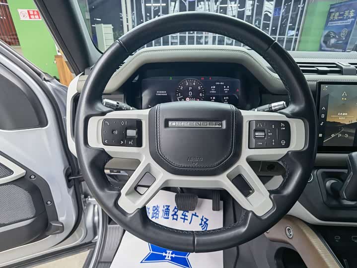 Land Rover Defender — фото 10