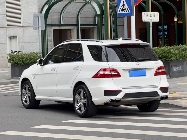 Mercedes-Benz M-Class 2014 AMG ML 63 — фото 4