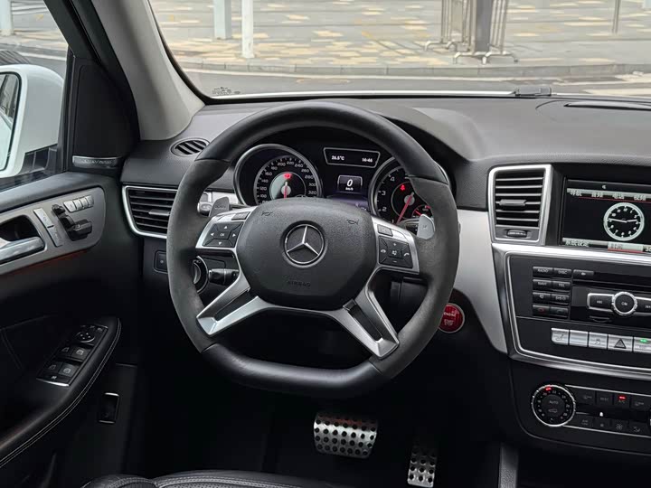 Mercedes-Benz M-Class 2014 AMG ML 63 — фото 13
