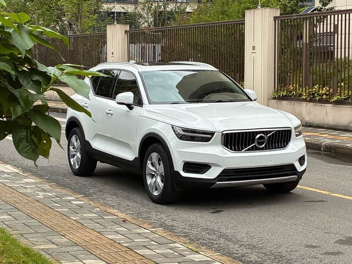 Volvo XC40 2021 T 3 — фото 3