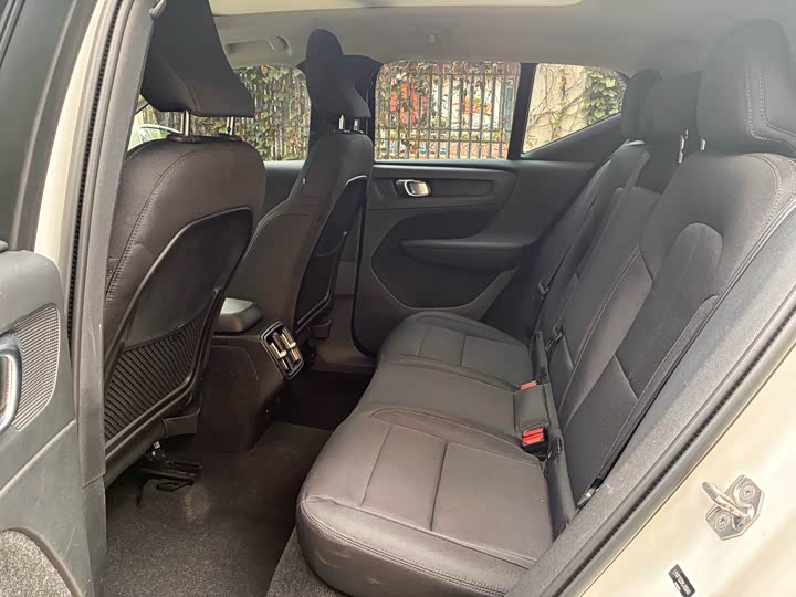 Volvo XC40 2021 T 3 — фото 11
