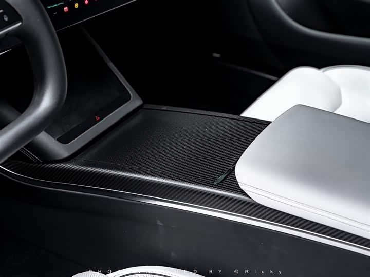 Tesla Model — фото 10