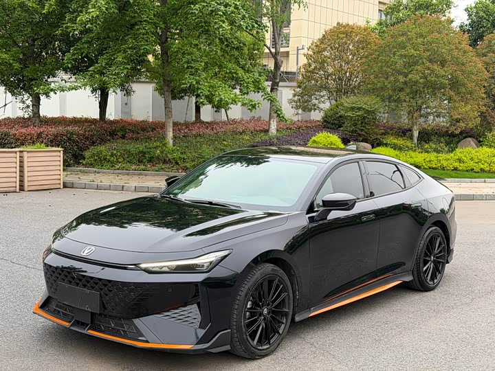 Changan UNI-V 2024 1.5 T Sport — фото 2
