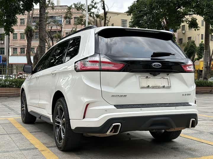 Ford Edge — фото 7