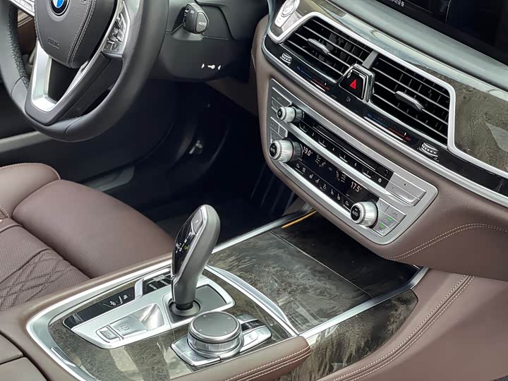 BMW 7-Series 2017 740 Li Leading — фото 13