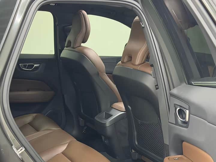 Volvo XC60 2022 B 5 4 WD — фото 10