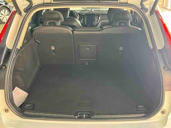 Volvo XC60 2019 T 5 4 WD VI — фото 8