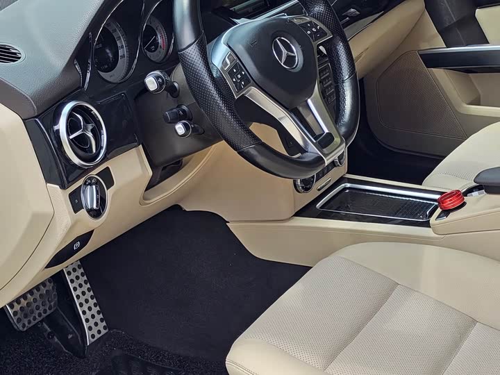 Mercedes-Benz GLK-Class 2015 GLK 300 4 MATIC Luxury — фото 6