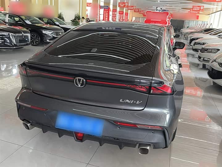 Changan UNI-V 2022 1.5 T Premium — фото 10