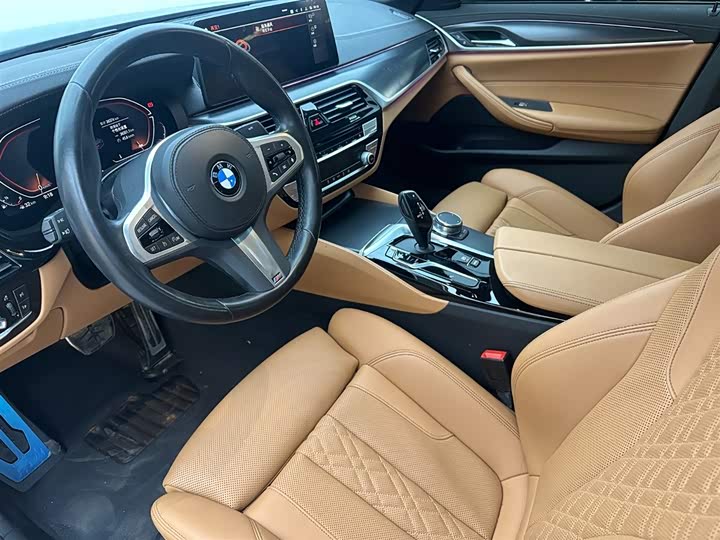 BMW 5-Series 2022 525i M — фото 8