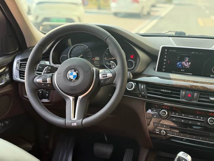 BMW X5 2017 x Drive 28i — фото 6
