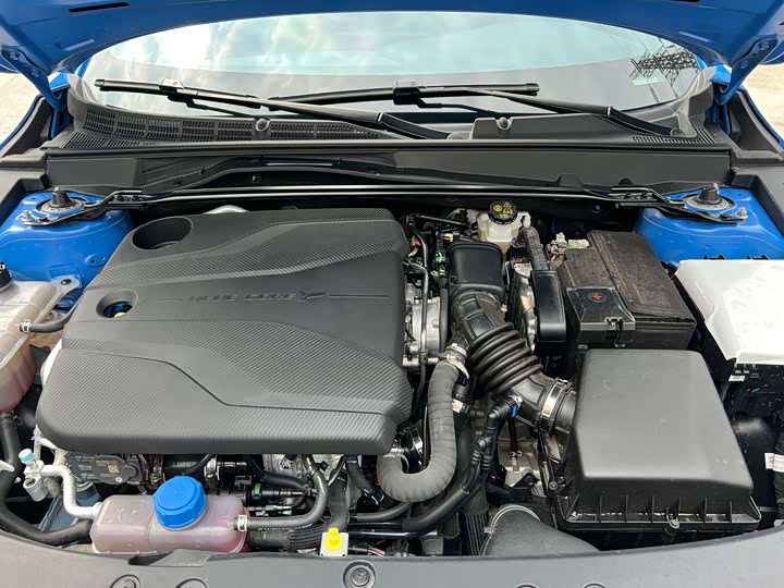 Changan UNI-V 2022 1.5 T Premium — фото 33