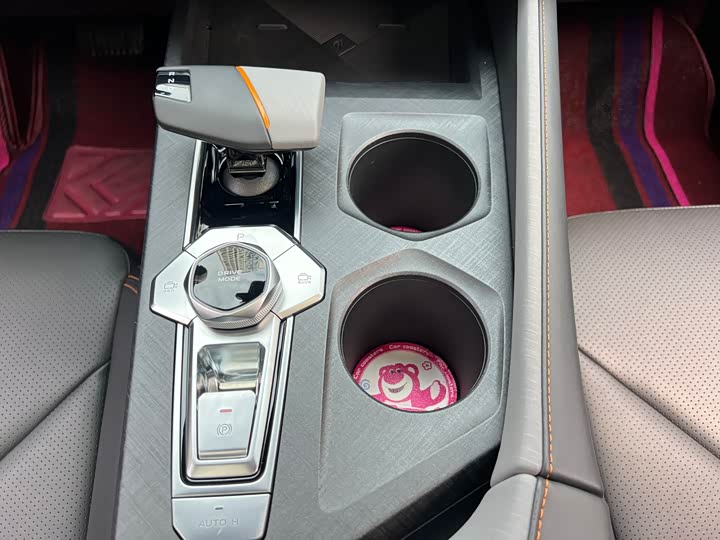 Changan UNI-V 2022 1.5 T Premium — фото 44