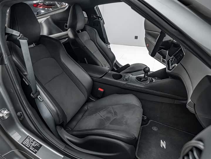 Nissan 400 Z 2023 3.0 T — фото 26