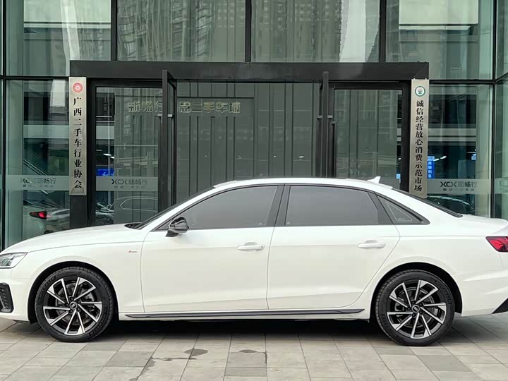 Audi A4L 2023 40 TFSI — фото 3