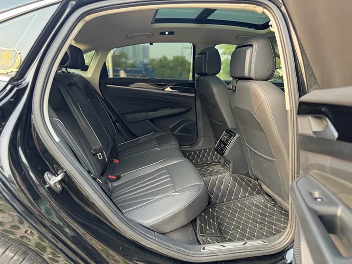 Volkswagen Passat — фото 19