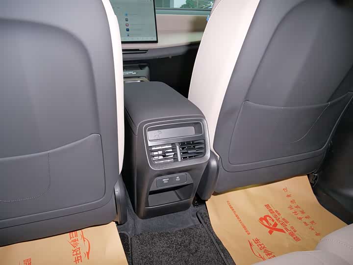 Volvo XC70 Hybrid 2026 2 WD Core — фото 10