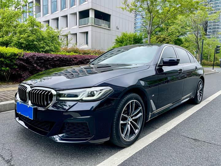 BMW 5-Series 2022 525 Li M — фото 1