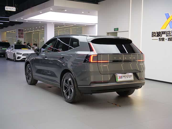 Volvo XC70 Hybrid 2026 2 WD Core — фото 5