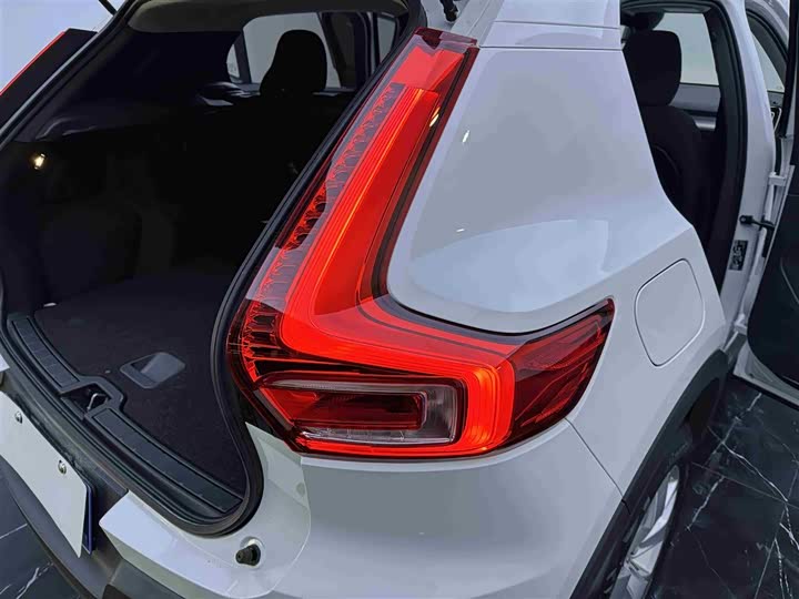 Volvo XC40 2022 T 4 WD — фото 21