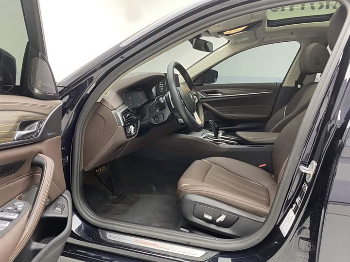BMW 5-Series 2023 530 Li Leading — фото 17