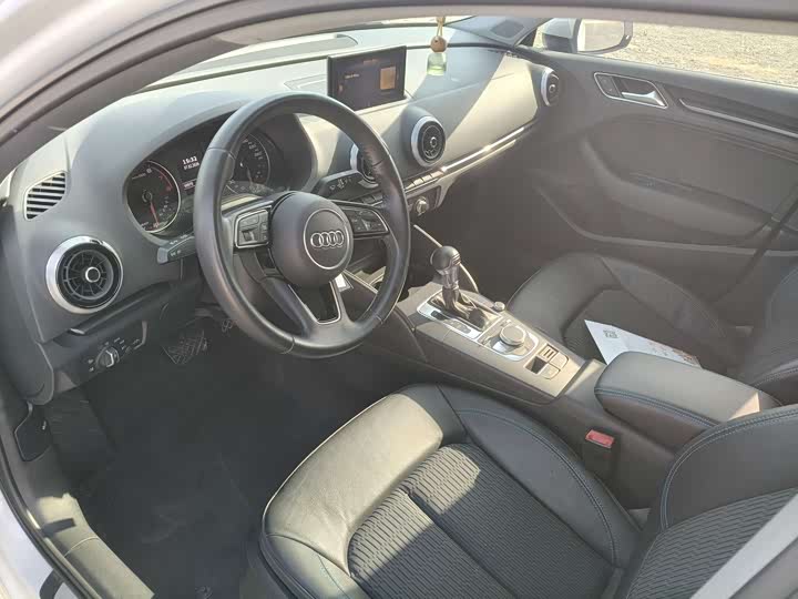 Audi A3 2019 Limousine 35 TFSI V — фото 7