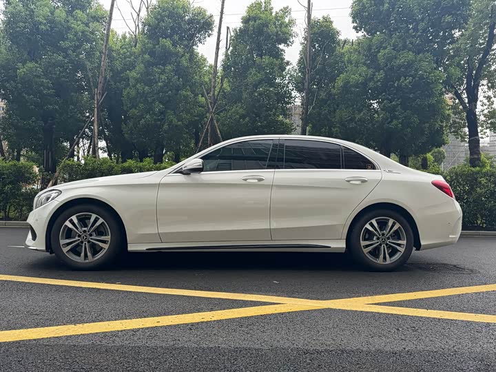 Mercedes-Benz C-Class 2018 C 200 L — фото 9