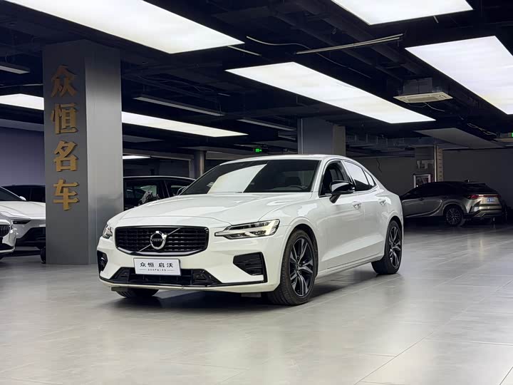 Volvo S60 2022 B 4 — фото 1