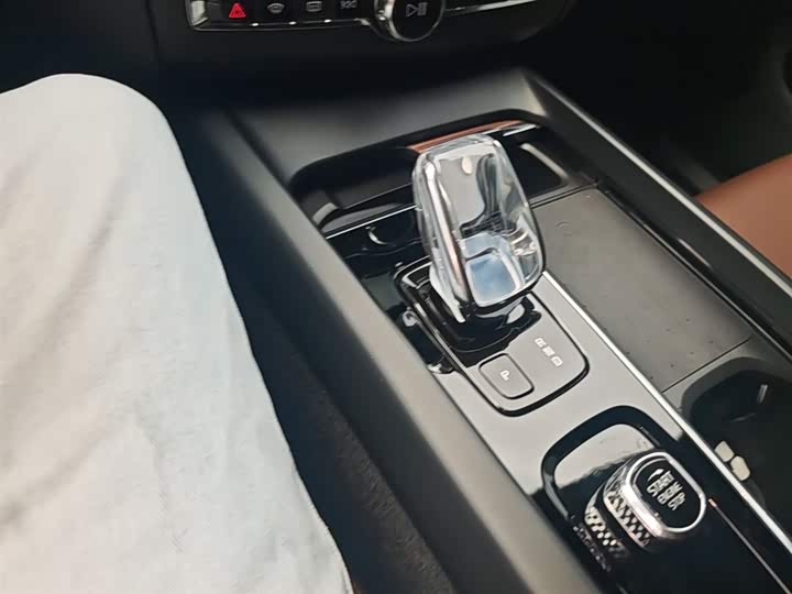Volvo XC60 Hybrid 2022 T 8 PHEV 4 WD — фото 14