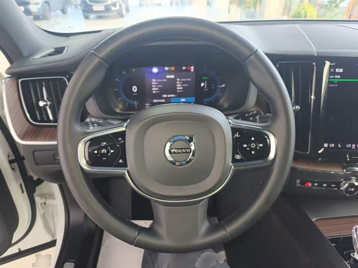 Volvo XC60 Hybrid 2024 T 8 PHEV 4 WD — фото 11