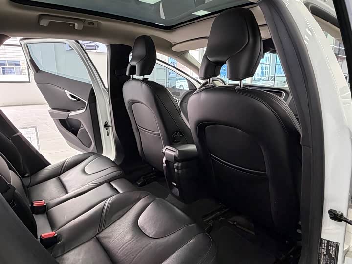 Volvo V40 2017 T 3 — фото 11
