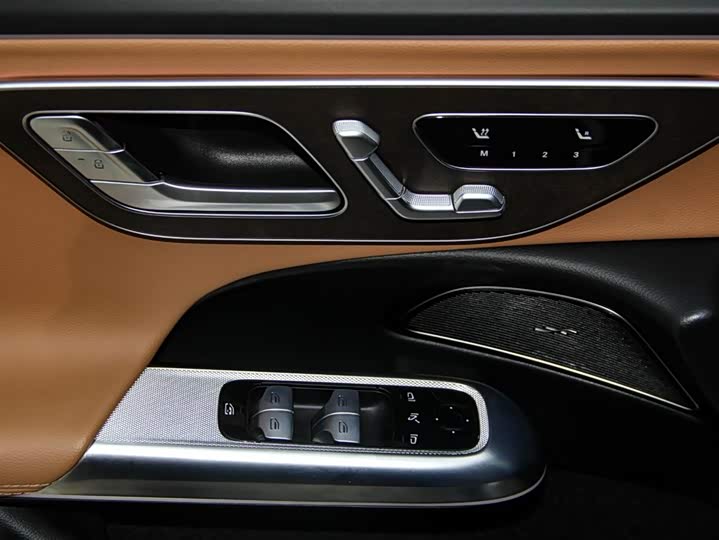 Mercedes-Benz E-Class 2024 E 300 L — фото 24