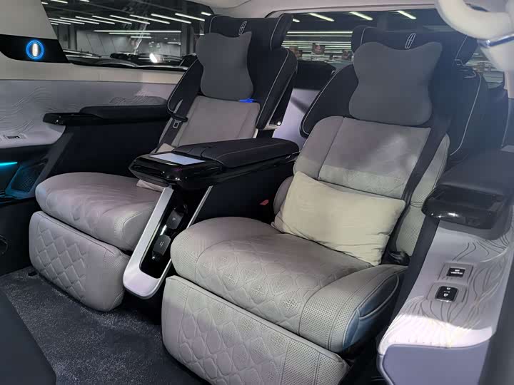 Lincoln Navigator — фото 17