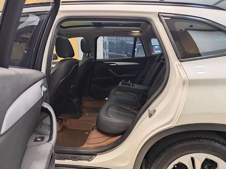 BMW X1 2016 s Drive 18 Li — фото 22