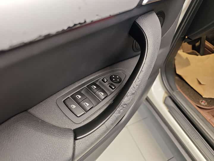 BMW X1 2016 s Drive 18 Li — фото 9