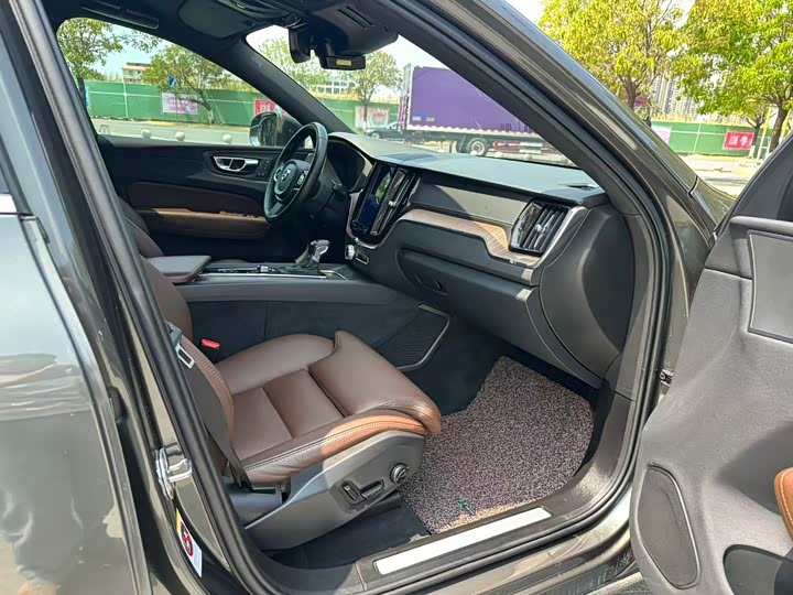 Volvo XC60 2021 T 5 4 WD — фото 4