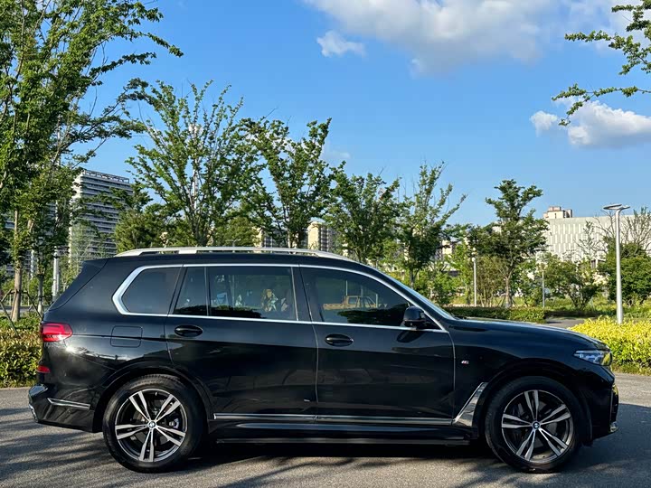 BMW X7 2021 x Drive 40i M — фото 7