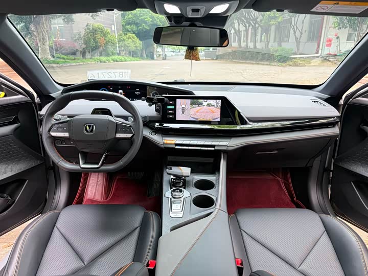 Changan UNI-V 2022 1.5 T Premium — фото 5