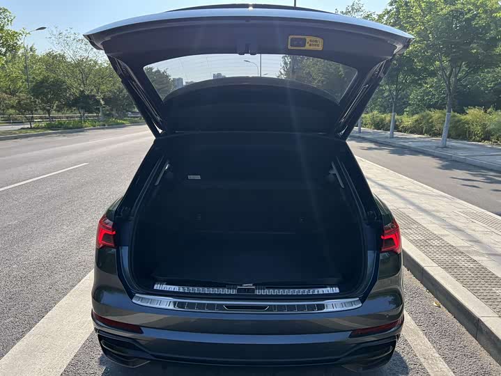Audi Q3 2023 35 TFSI (1.4 T) — фото 17