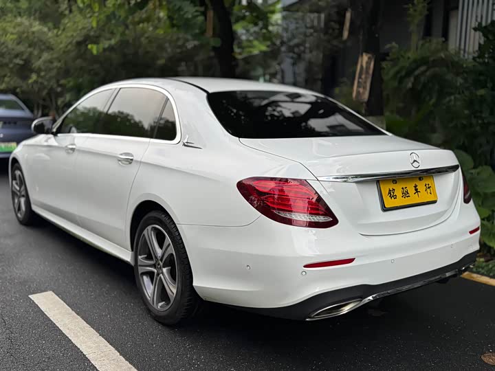 Mercedes-Benz E-Class 2016 E 200 L Sport — фото 4
