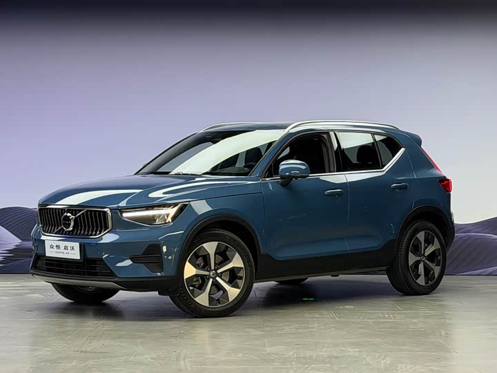 Volvo XC40 2023 B 4 WD — фото 1