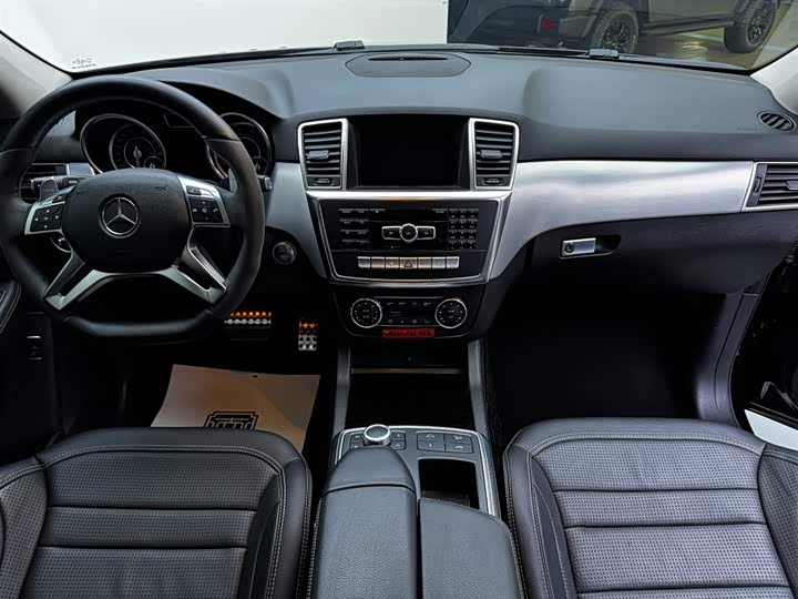 Mercedes-Benz M-Class 2015 AMG ML 63 — фото 16