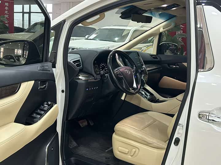Toyota Vellfire — фото 5