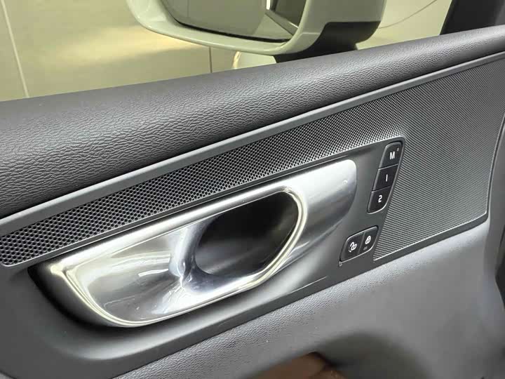 Volvo XC60 Hybrid 2024 T 8 PHEV 4 WD — фото 25