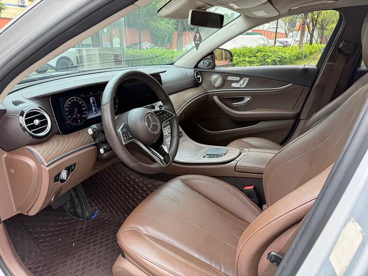 Mercedes-Benz E-Class 2017 E 300 L Luxury — фото 4