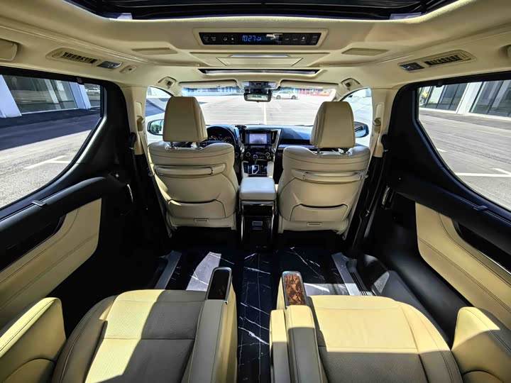 Toyota Alphard — фото 21
