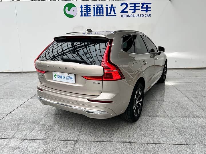 Volvo XC60 2023 B 5 4 WD — фото 3