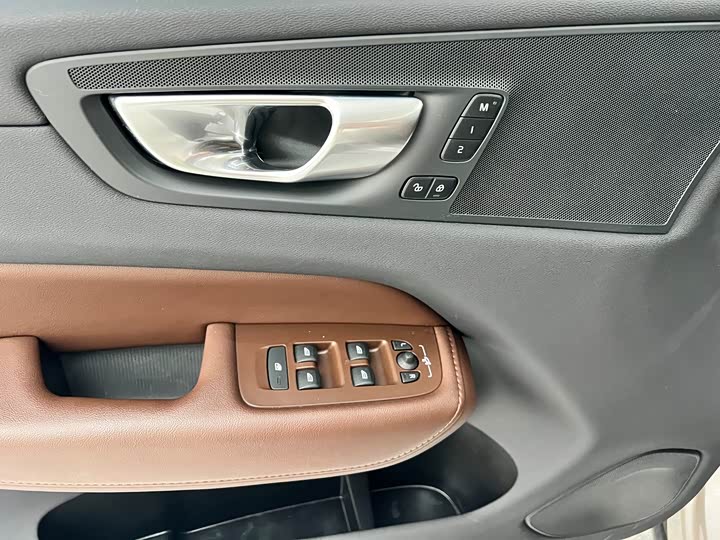 Volvo XC60 2023 B 5 4 WD — фото 16